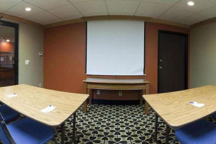 Holiday Inn Express Fayetteville- Univ of AR Area by IHG