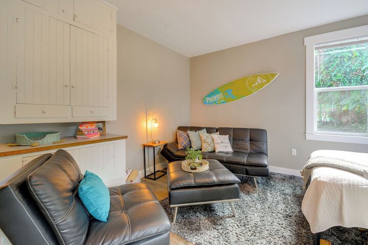 Gig Harbor House w / Private Beach + Views!