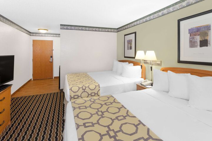 Room 10 of 32