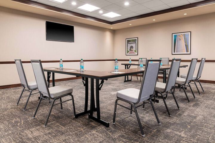 Hampton Inn & Suites Madison / Downtown