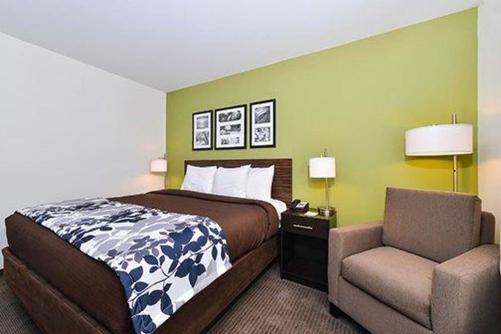 Room 9 of 39