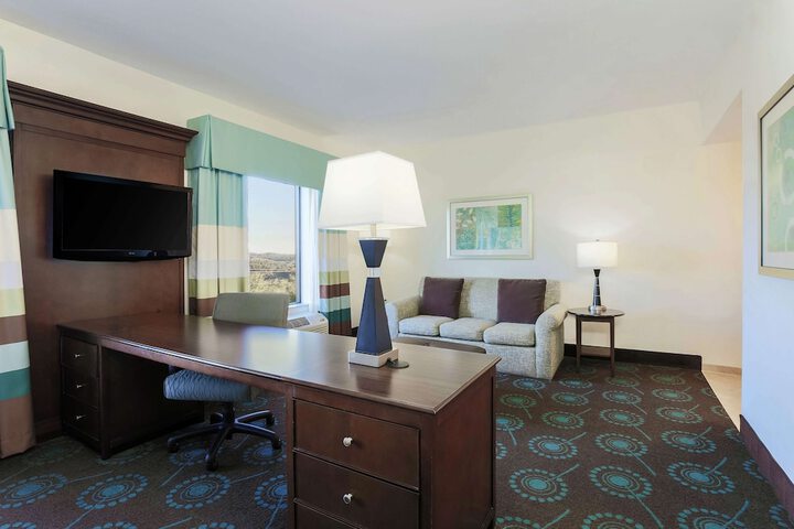 Room 17 of 34