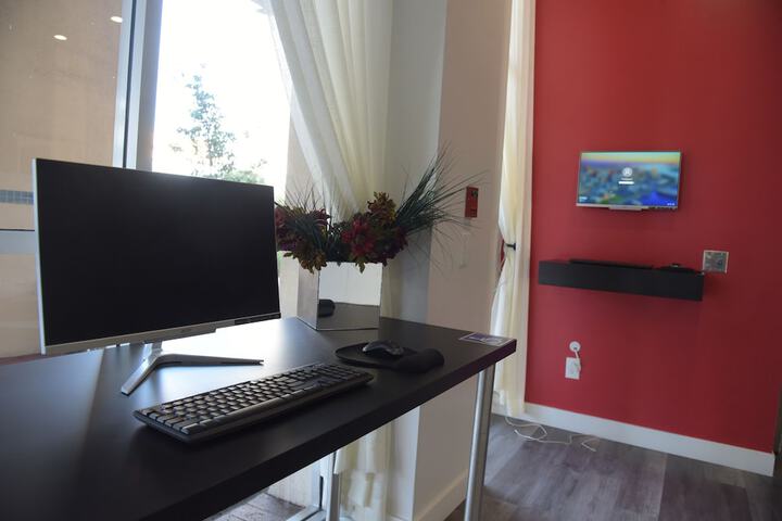 Business Center 70 of 74