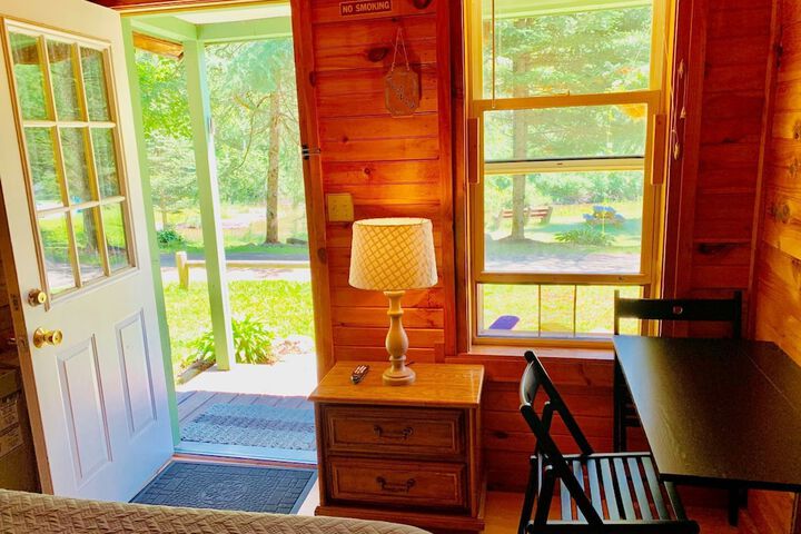 Pine Crest Motel & Cabins