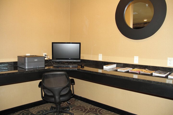 Cobblestone Hotel & Suites – Devils Lake