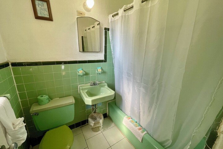 Room 13 of 28