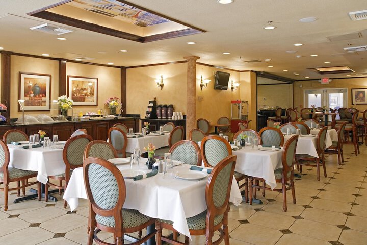Dining 44 of 60