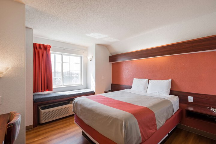 Room 28 of 38