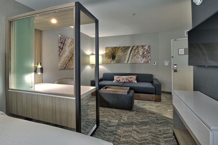 Room 12 of 28