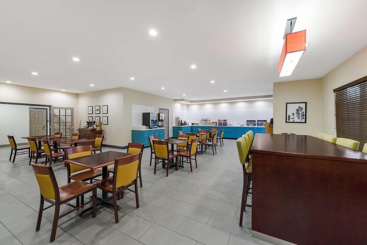 Country Inn & Suites by Radisson Findlay, OH