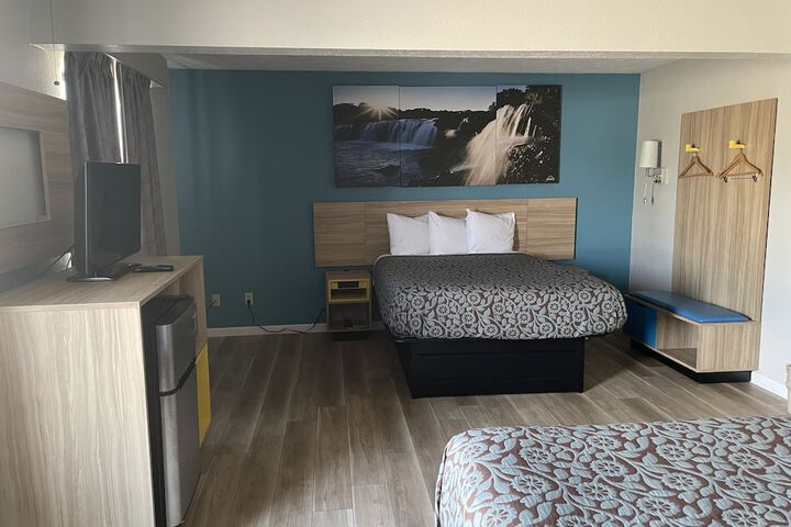 Room 5 of 28