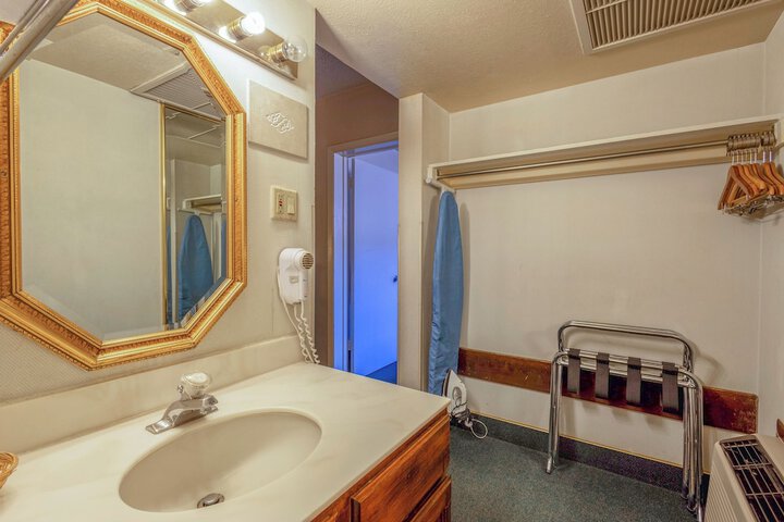 Room 35 of 68