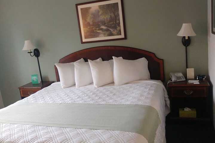 Room 8 of 18