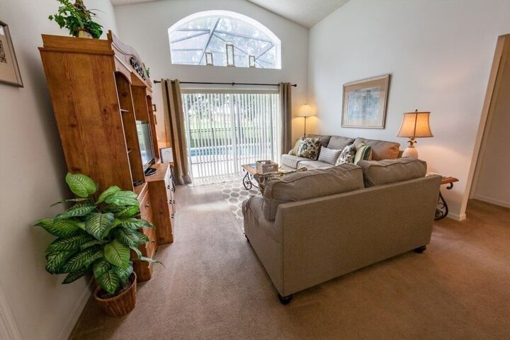 Gated Country Club Private Pool ! 4 Bedroom Home by RedAwning