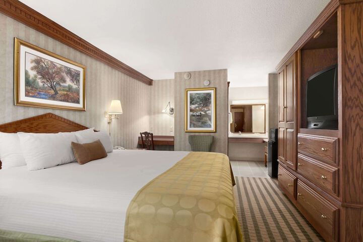 Room 27 of 62