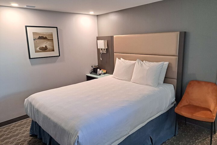 Room 34 of 66