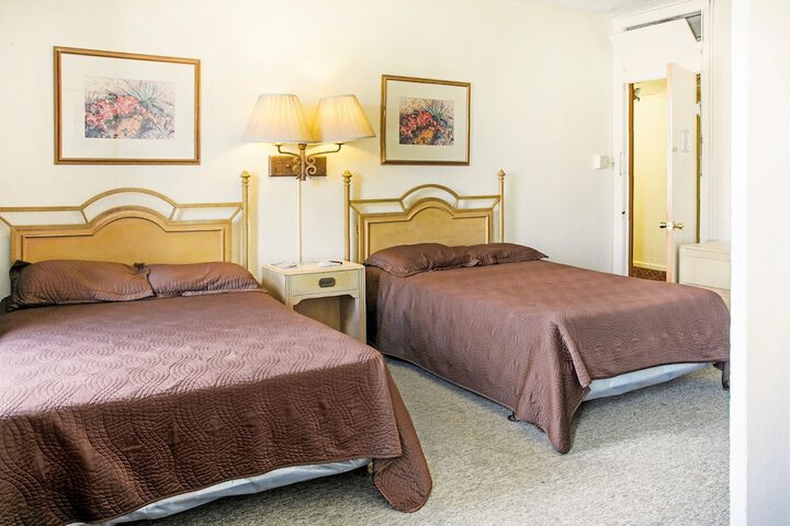Room 33 of 77