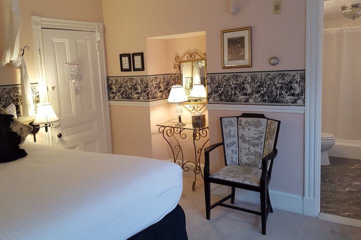 Room 4 of 13
