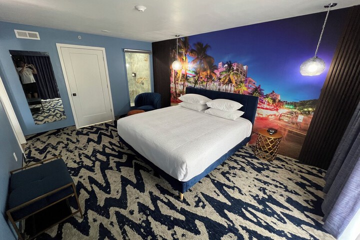 Lighthouse Inn & Suites