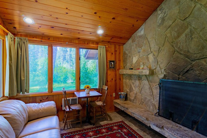 Lake Creek Lodge
