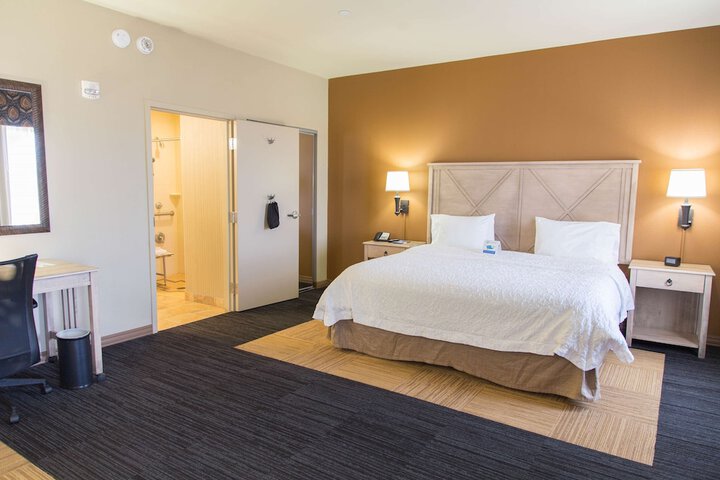 Room 26 of 65