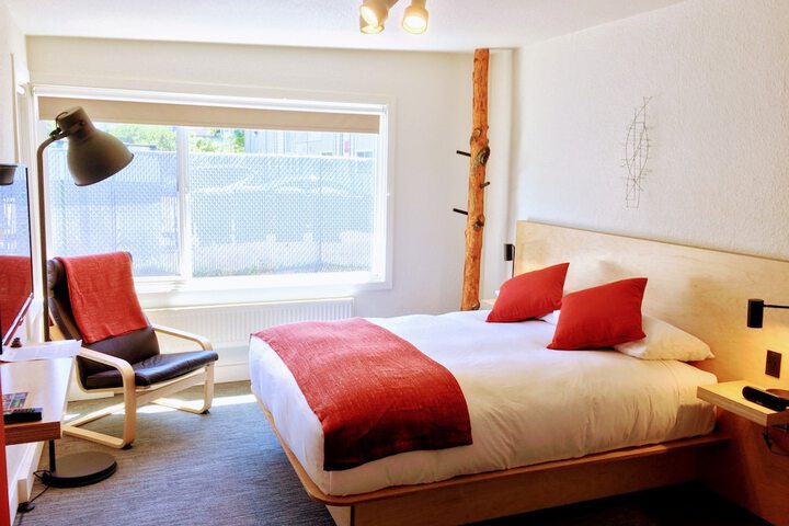 Room 28 of 68