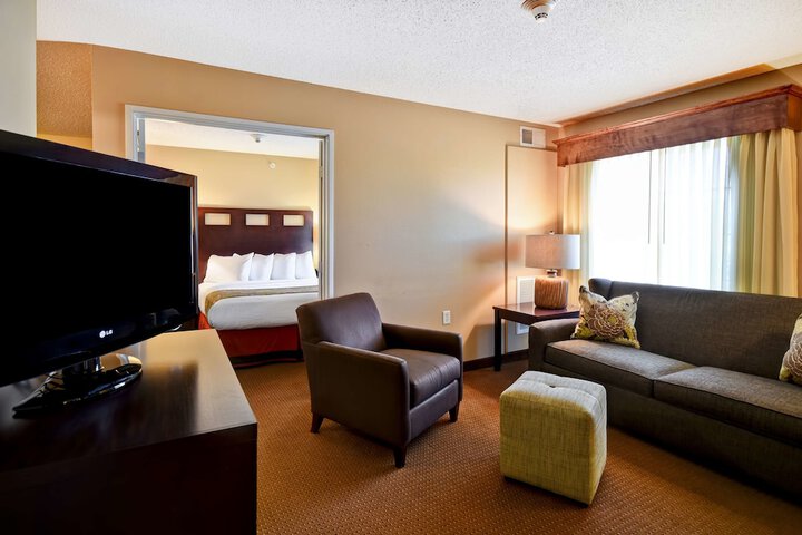 Room 16 of 38