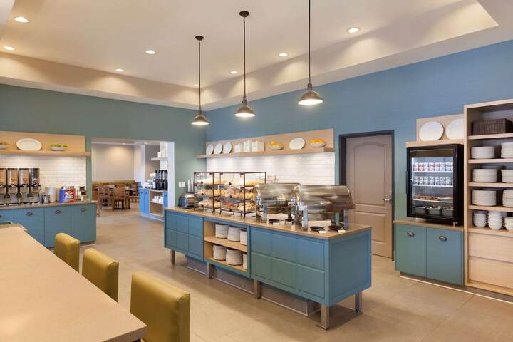 Country Inn & Suites by Radisson Bloomington at Mall of America, MN