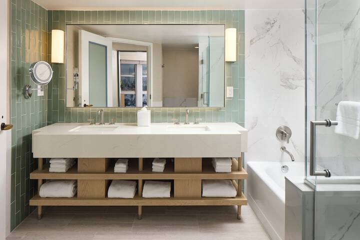 Loews Miami Beach Hotel – South Beach