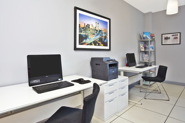 Business Center 26 of 28