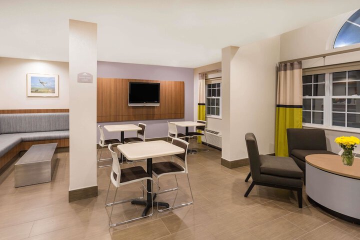 Business Center 27 of 27