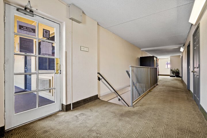 Ballroom/Hall 46 of 51