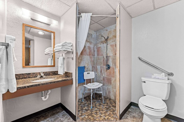 Room 33 of 40