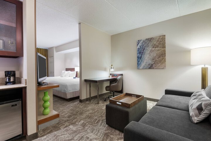 Room 18 of 33