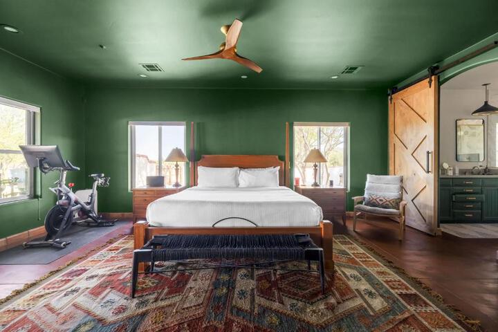 Grand Desert Getaway with Pool and Peloton with Sonos and Office