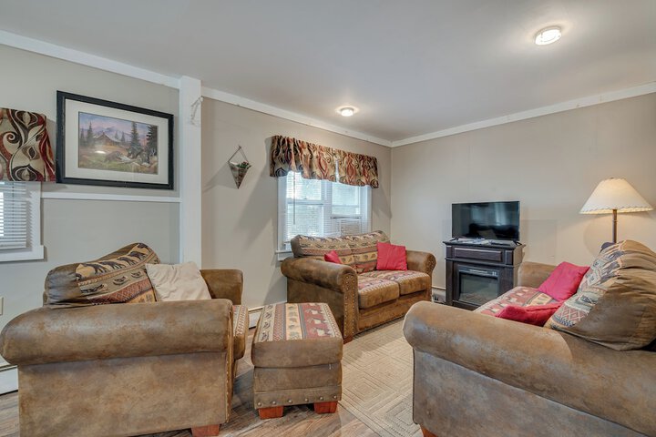 Cozy Pennsylvania Home w / Fire Pit & Dock Access!