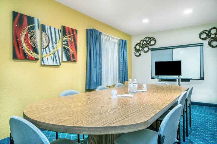 Microtel Inn & Suites by Wyndham Tomah