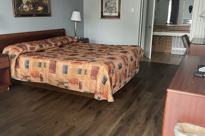 Room 28 of 46