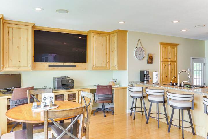 Lakeside Alexandria Retreat w / Deck + Boat Dock!