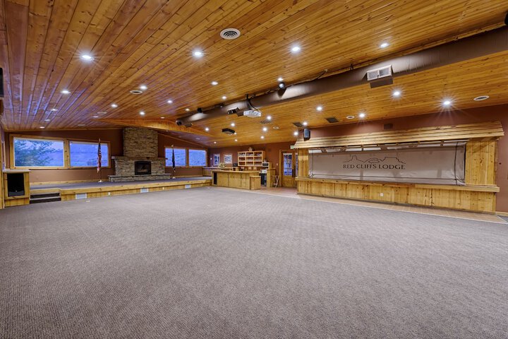 Ballroom/Hall 90 of 111