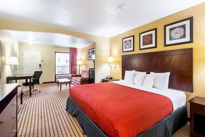 Quality Inn & Suites Dickson