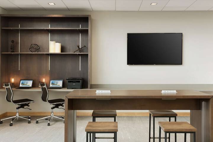 Business Center 25 of 25