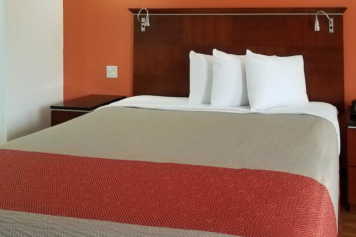 Room 53 of 67