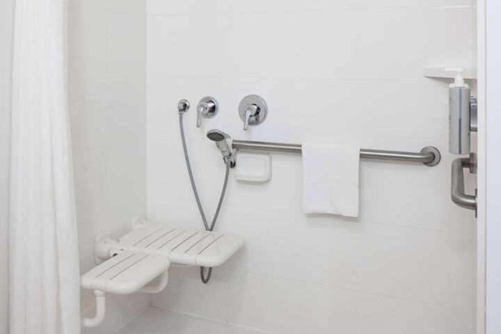 Room 16 of 29