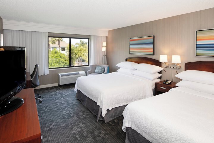 Courtyard by Marriott Oakland Airport