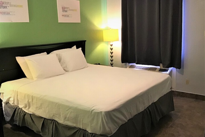 Room 13 of 19