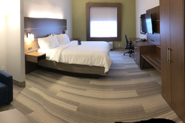 Holiday Inn Express & Suites Douglas by IHG
