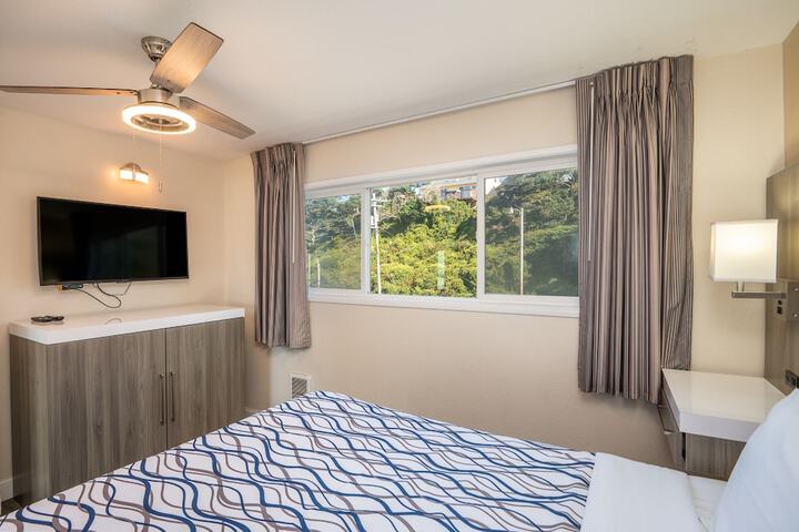 Room 26 of 76