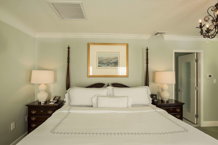 Room 10 of 38