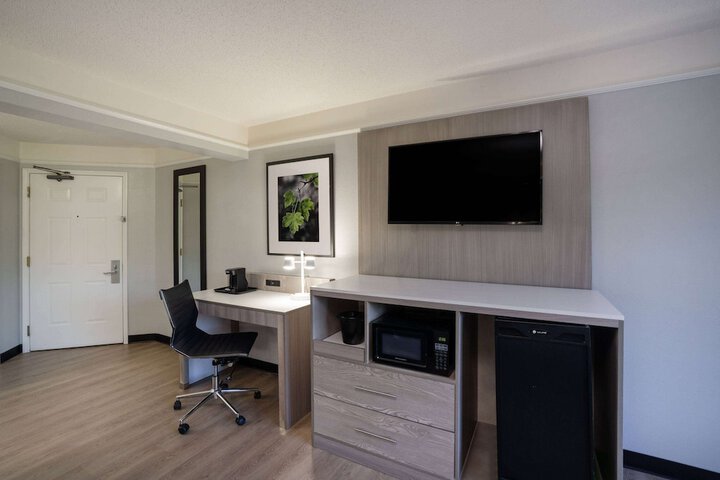 Room 16 of 40